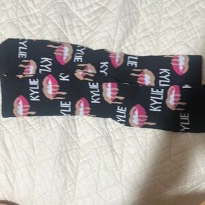 Kendall & Kylie Black Socks with Pink and White Design
